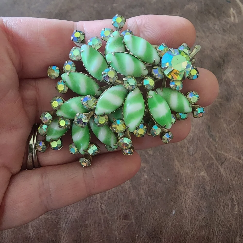 Vintage brooch green and white - Picture 1 of 5